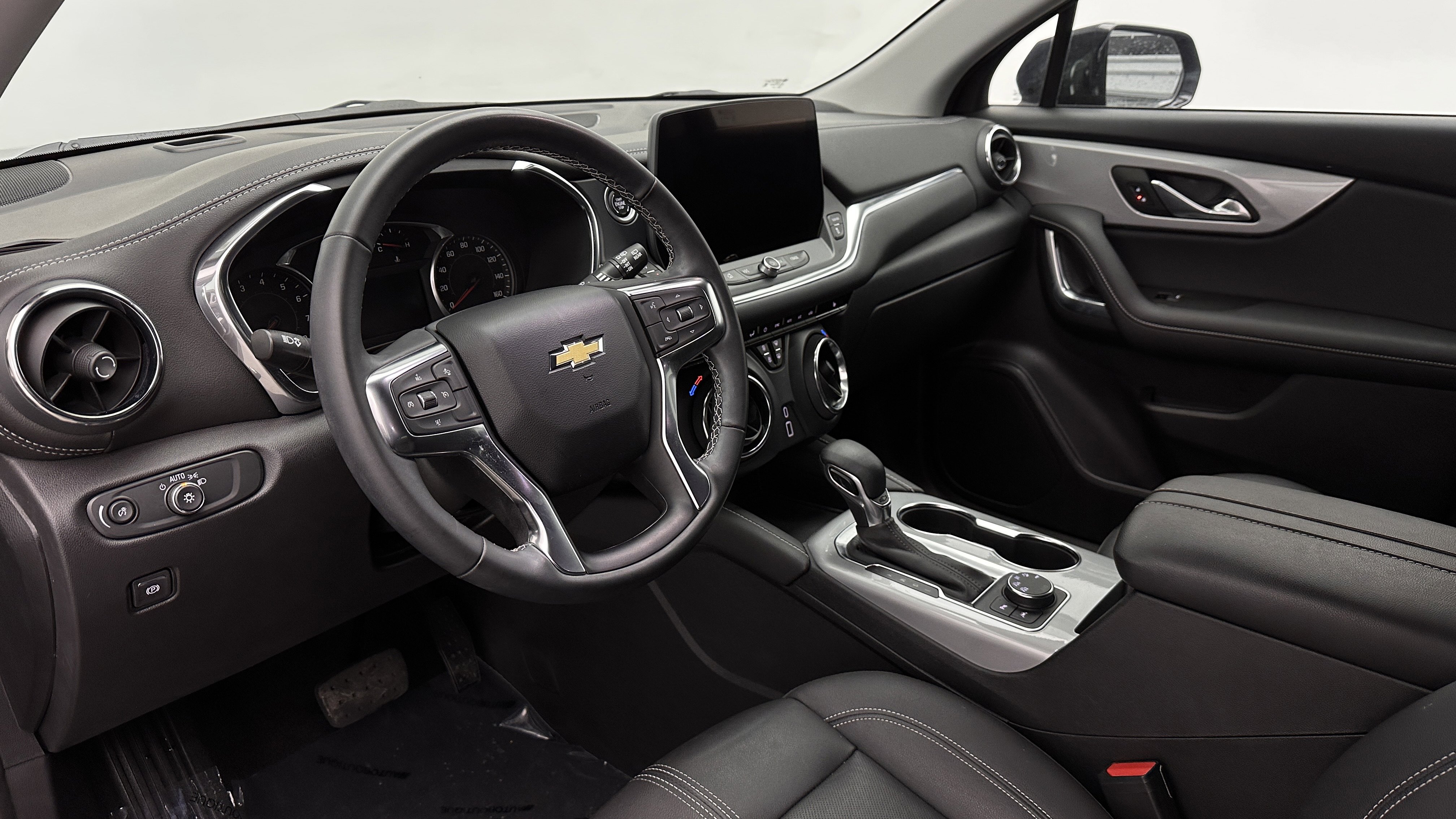 Used 2024 Chevrolet Blazer LT AWD/4WD image 8