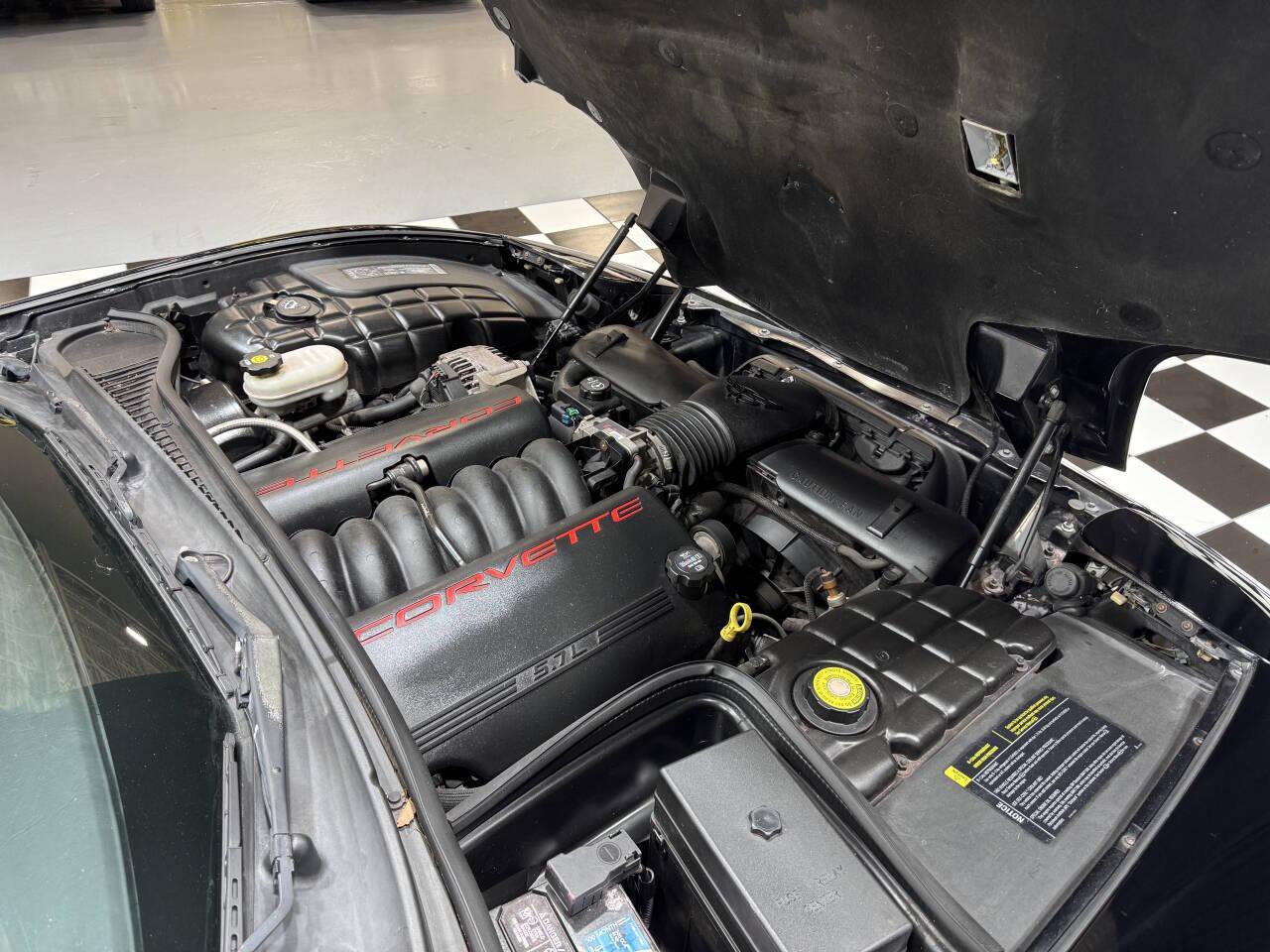 Used 2004 Chevrolet Corvette Coupe w/ Roof Package image 4