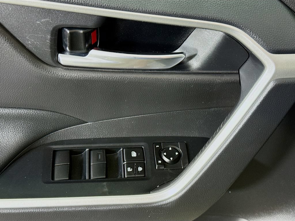Certified 2020 Toyota RAV4 XLE w/ Convenience Package AWD/4WD image 24