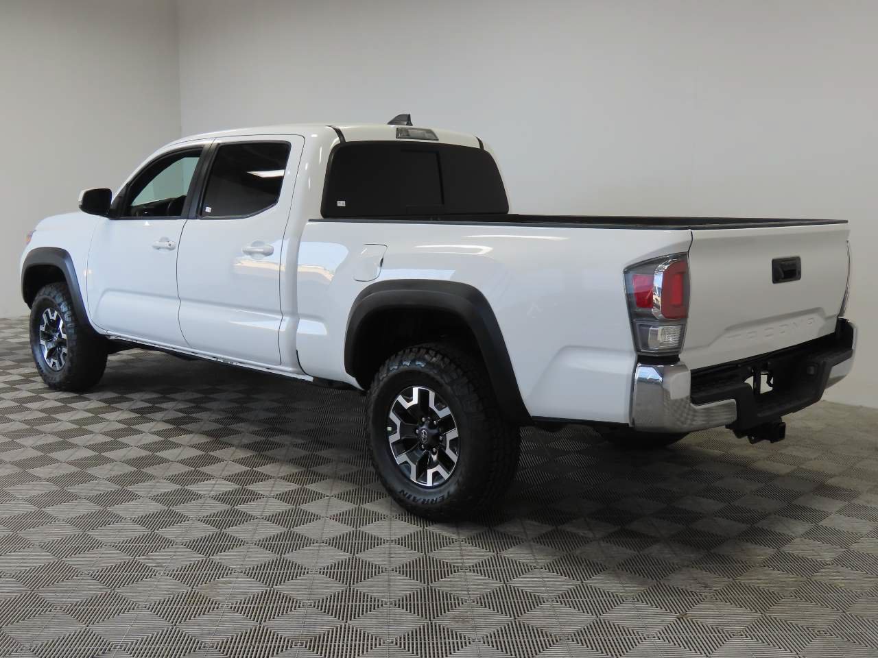 Used 2023 Toyota Tacoma TRD Off-Road AWD/4WD image 3
