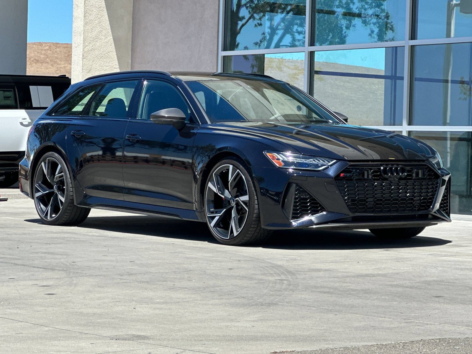 Used 2022 Audi RS 6 AWD/4WD image 8