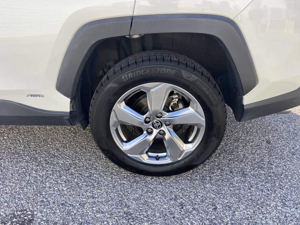 Used 2021 Toyota RAV4 XLE Premium AWD/4WD image 7