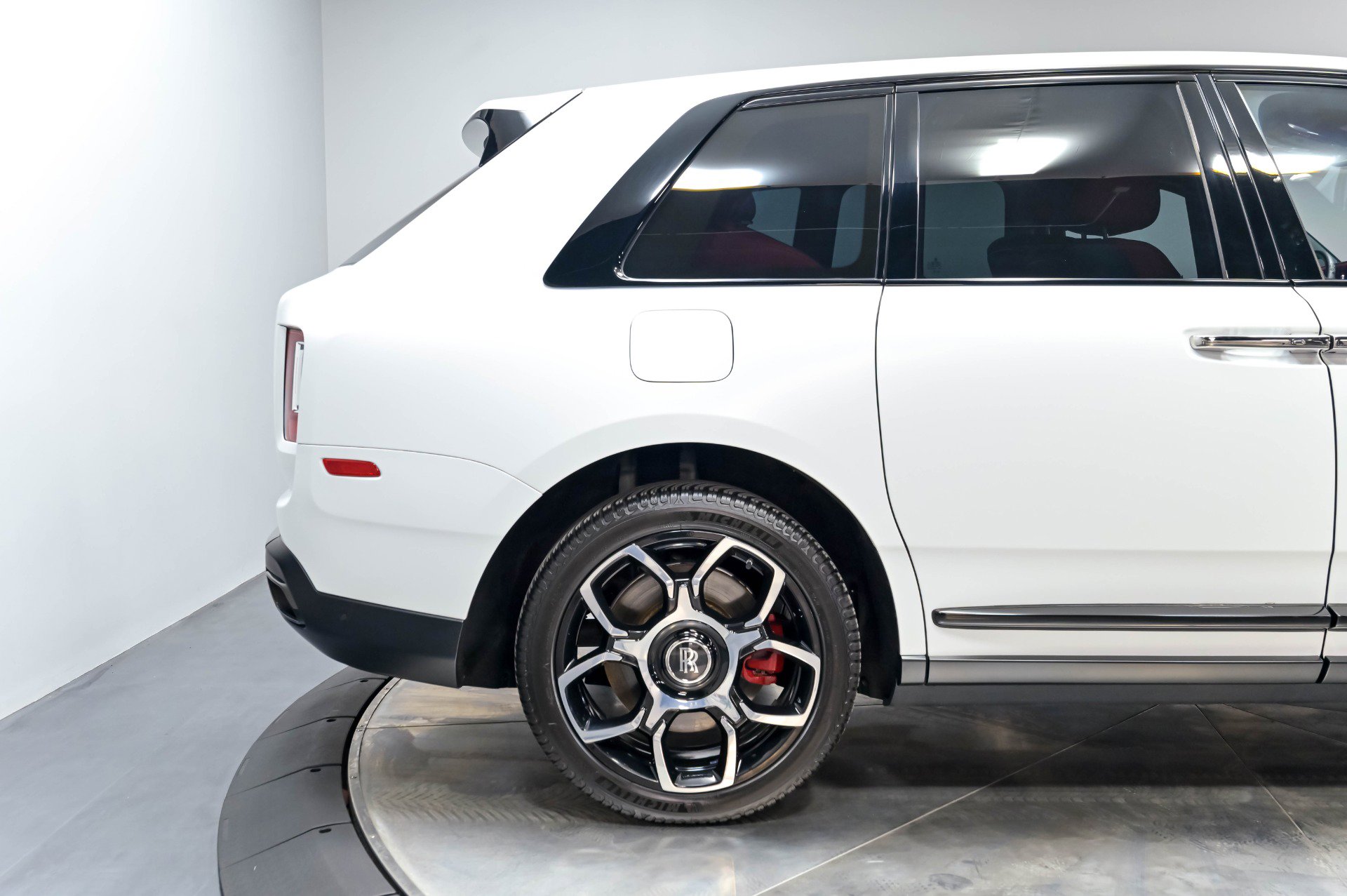 Used 2021 Rolls-Royce Cullinan Black Badge AWD/4WD image 18