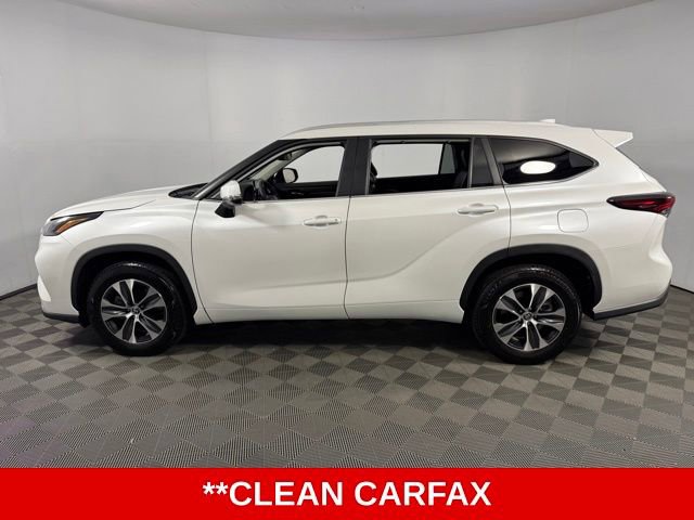 Used 2025 Toyota Highlander XLE FWD image 5
