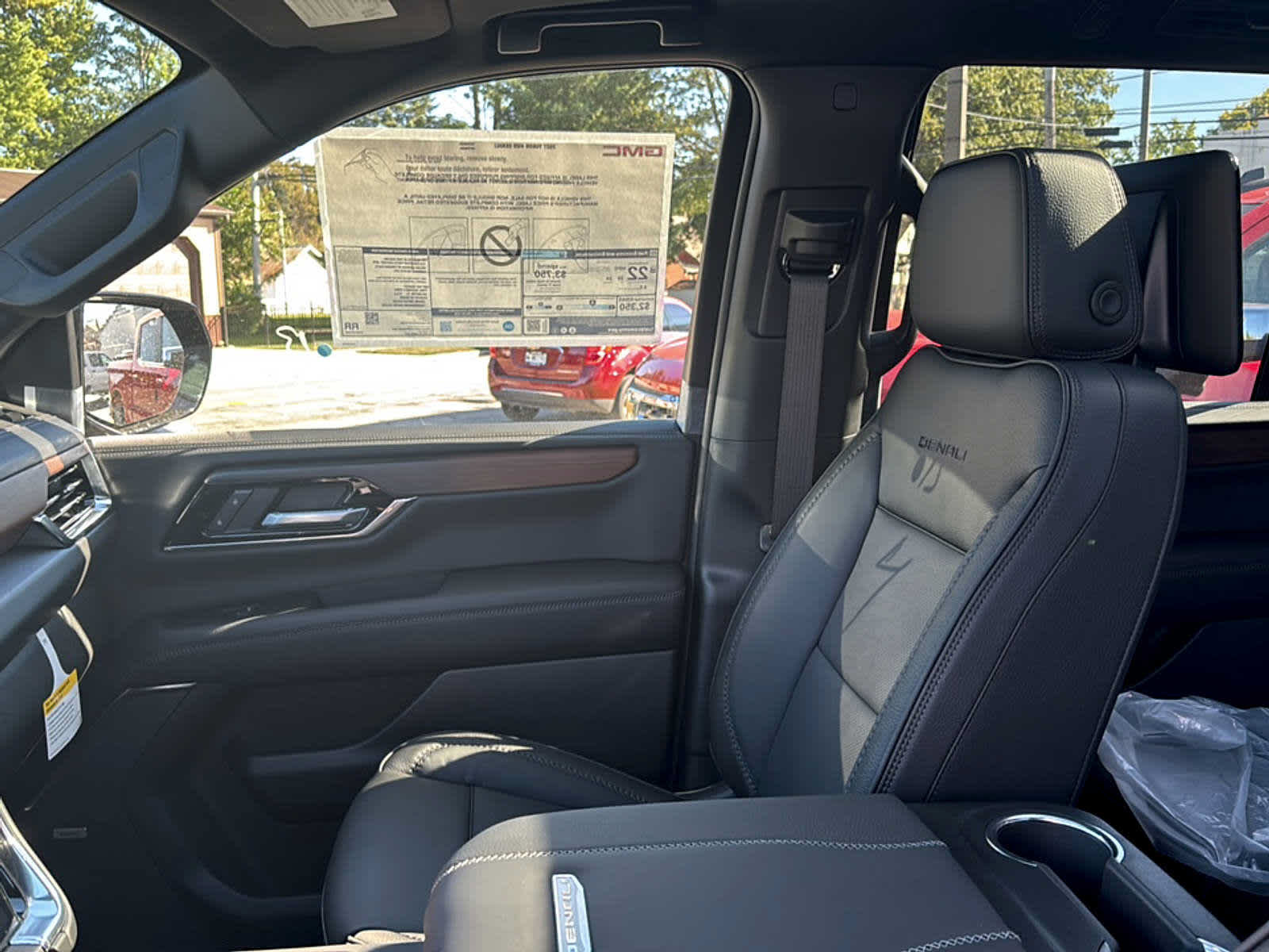 New 2027 GMC Yukon Denali w/ Denali Reserve Package AWD/4WD image 8