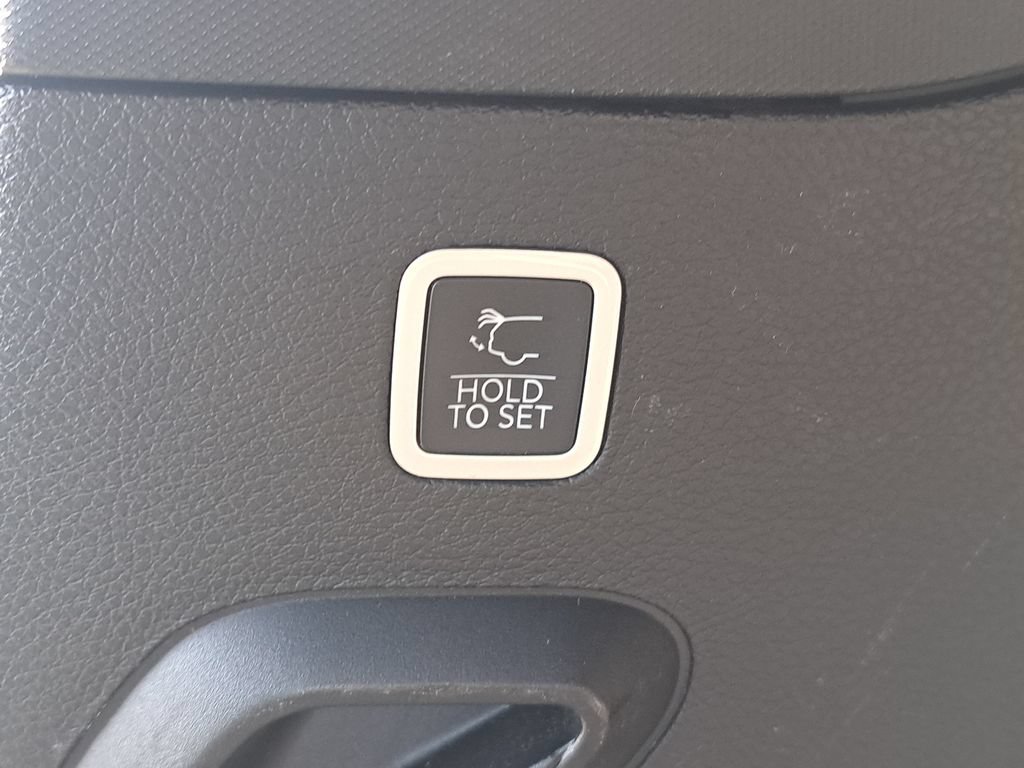 Certified 2022 Jeep Wagoneer Series II AWD/4WD image 16