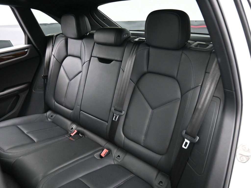 Certified 2022 Porsche Macan image 23