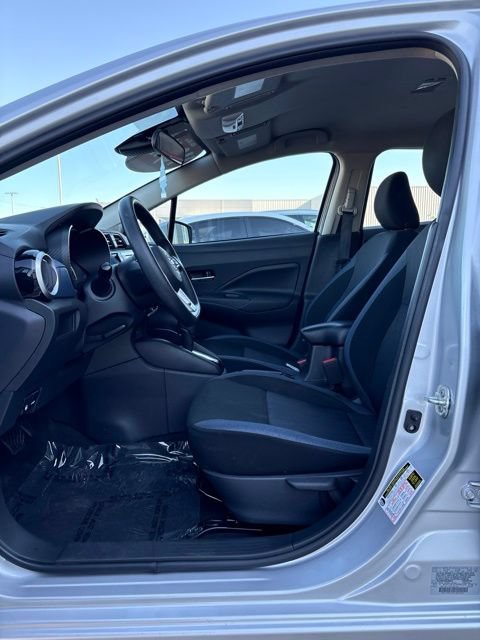 Used 2025 Nissan Versa SV FWD image 5