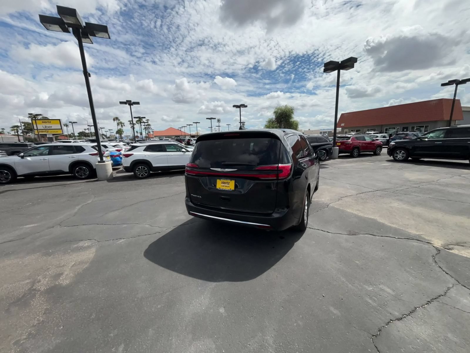 Used 2025 Chrysler Pacifica Select FWD image 14