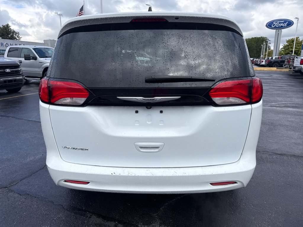 Used 2023 Chrysler Voyager LX FWD image 8