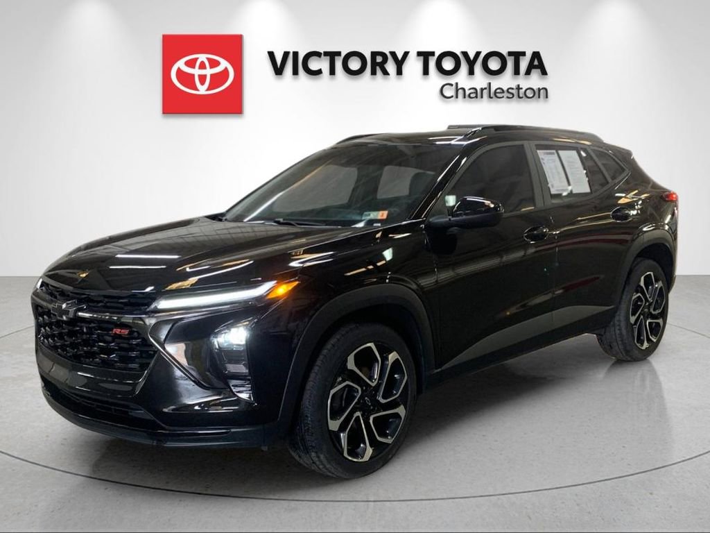 Used 2025 Chevrolet Trax RS w/ Sunroof Package image 1