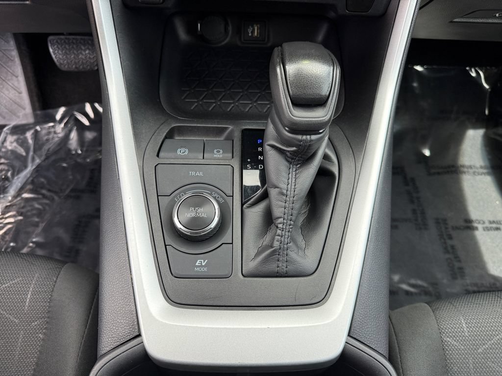 Used 2024 Toyota RAV4 XLE AWD/4WD image 18