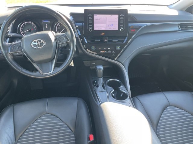 Used 2023 Toyota Camry SE image 3