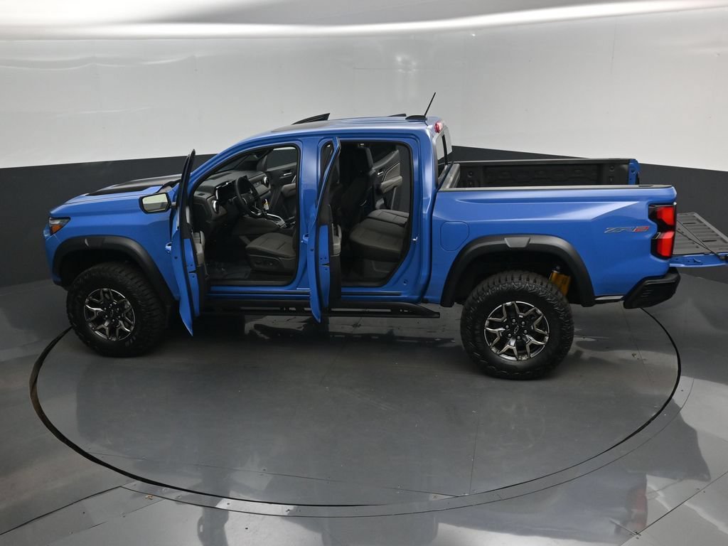Used 2026 Chevrolet Colorado ZR2 w/ Technology Package AWD/4WD image 17
