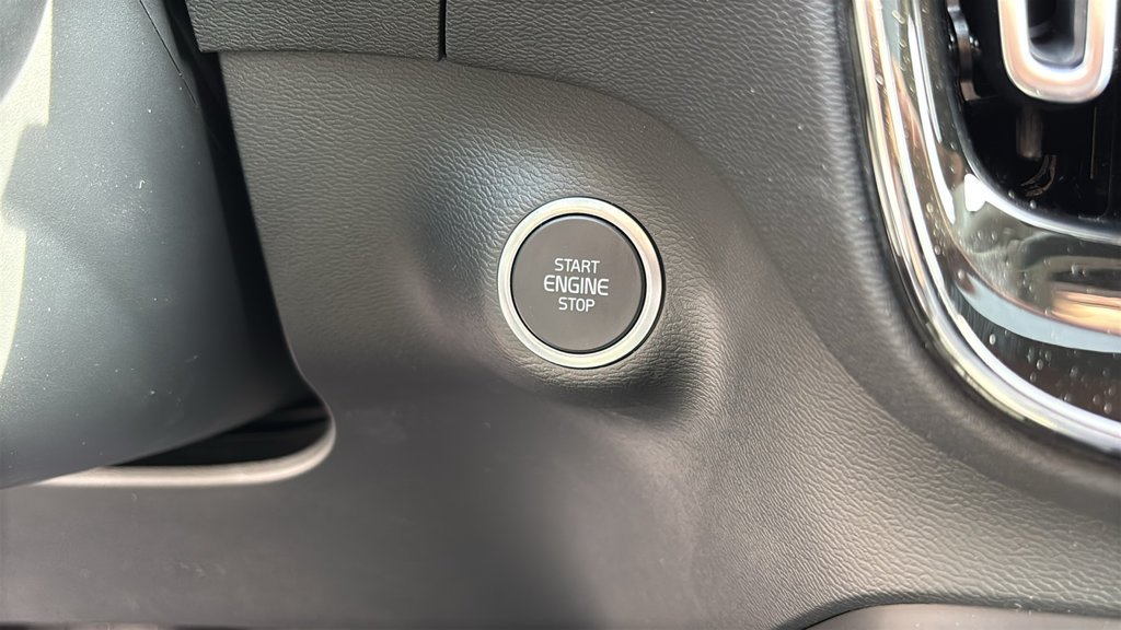 New 2026 Volvo XC40 B5 Core w/ Climate Package AWD/4WD image 14