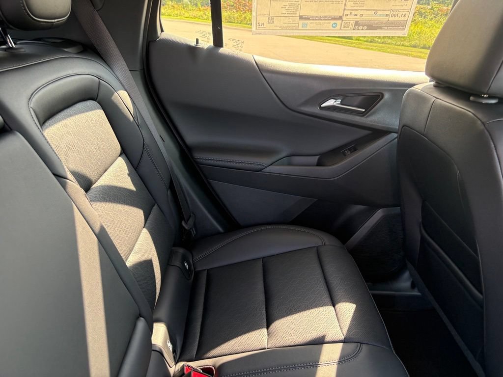 New 2027 Chevrolet Equinox LT w/ Convenience Package II FWD image 35
