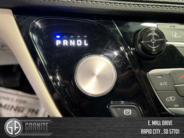 Used 2024 Chrysler Pacifica Select image 24
