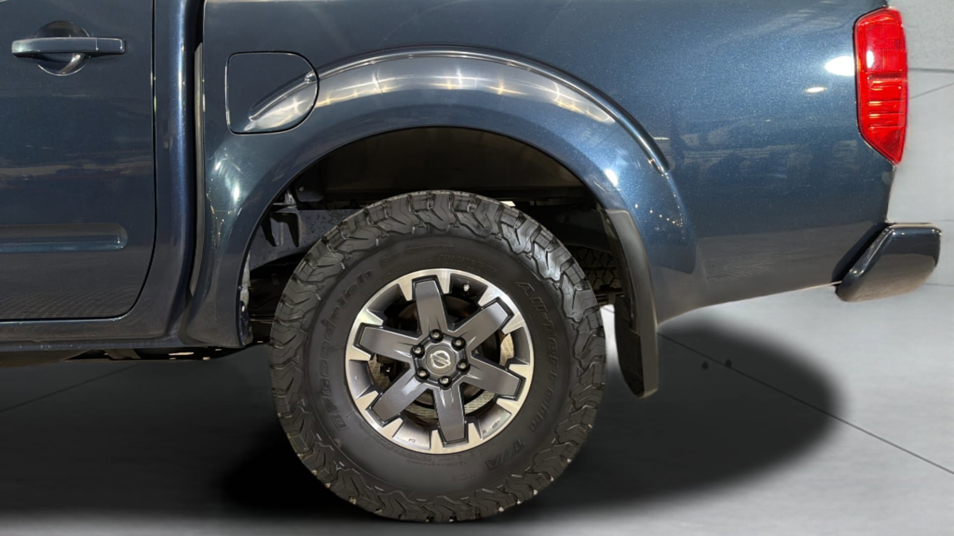 Used 2015 Nissan Frontier PRO-4X w/ Pro-4x Luxury Package AWD/4WD image 37