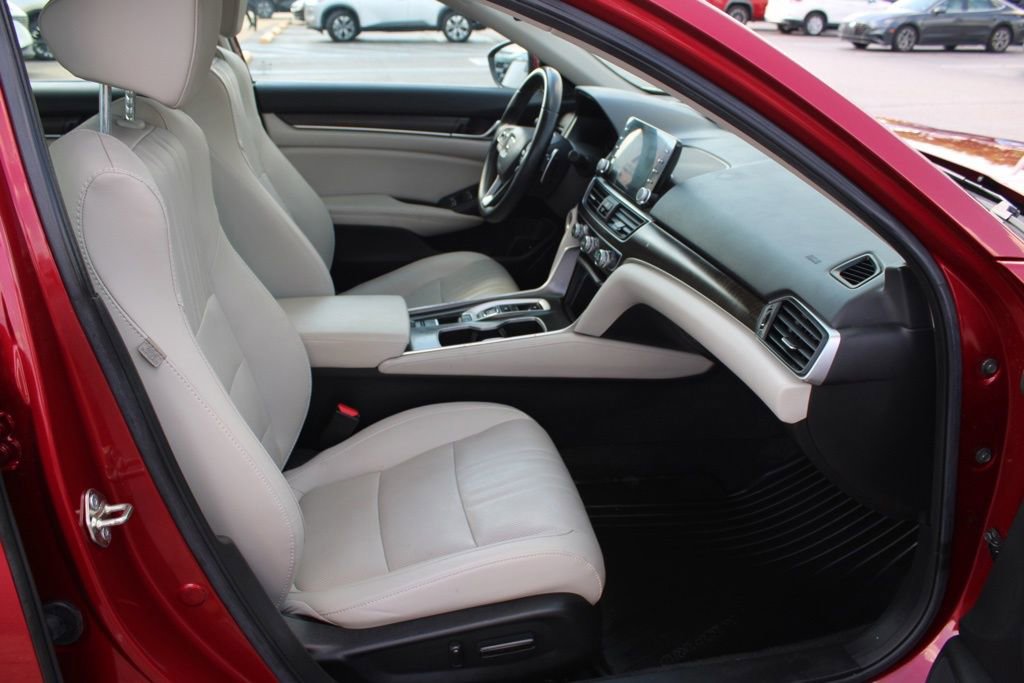 Used 2020 Honda Accord Touring image 17