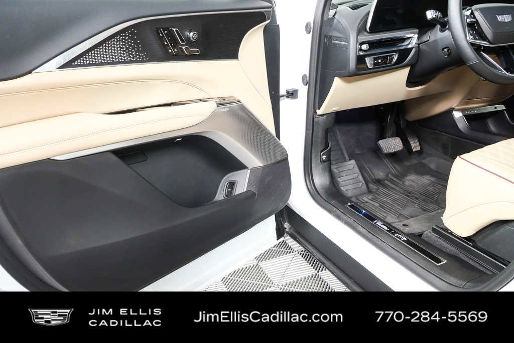 Used 2024 Cadillac Lyriq Luxury w/ Nappa Leather Package AWD/4WD image 8
