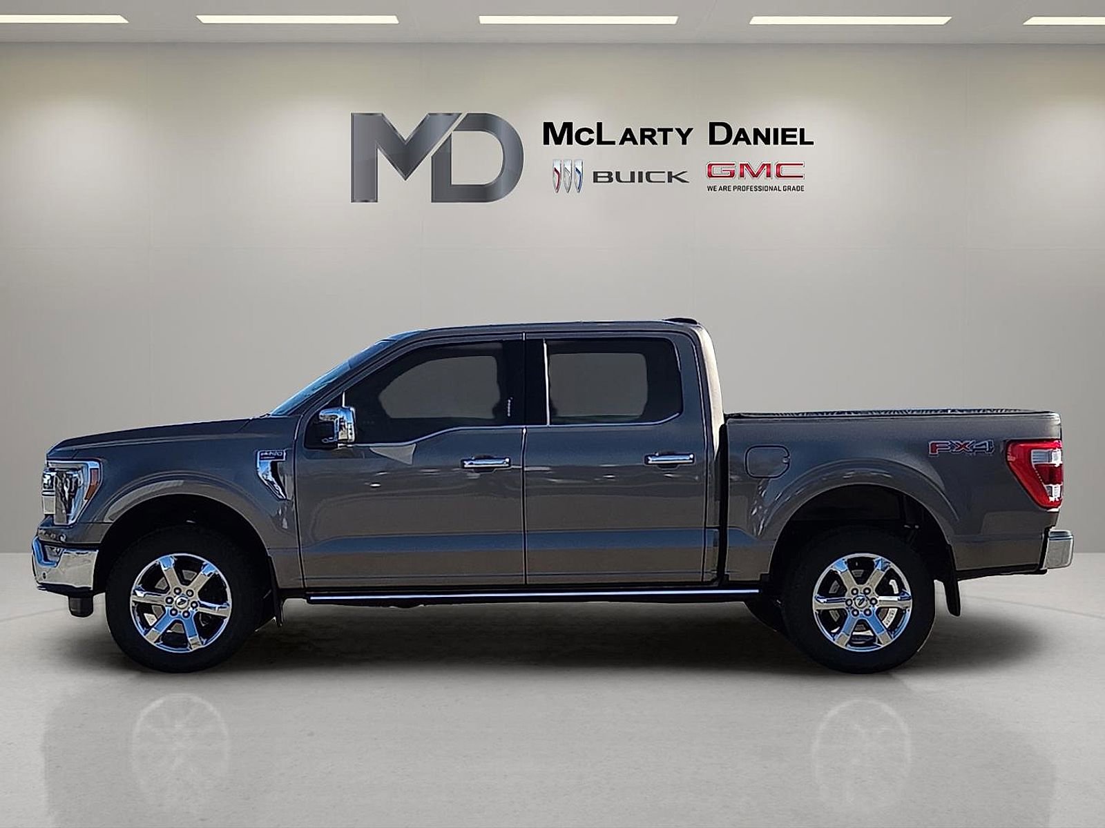 Used 2023 Ford F150 Lariat w/ Equipment Group 502A High image 3