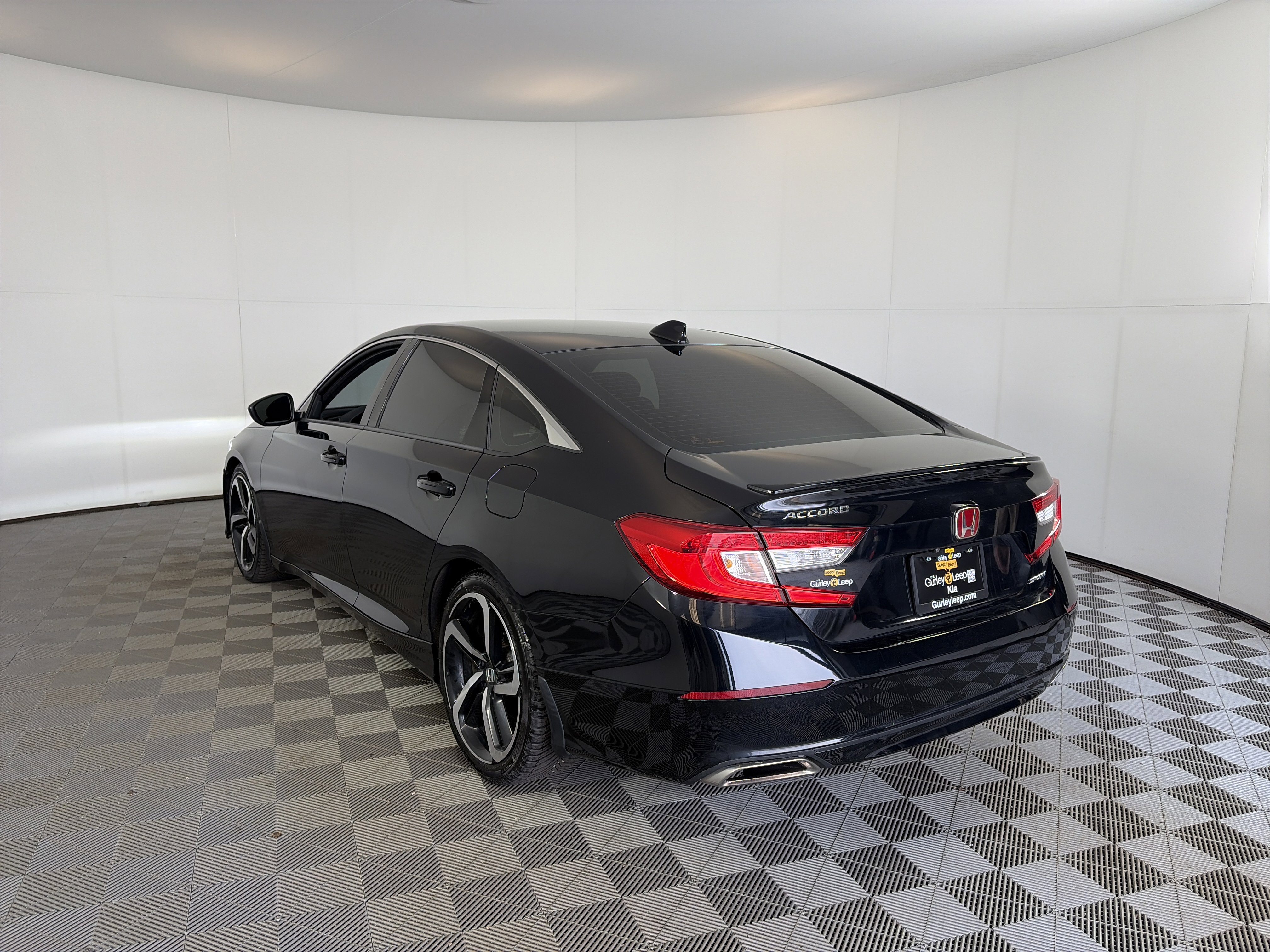 Used 2019 Honda Accord Sport image 3