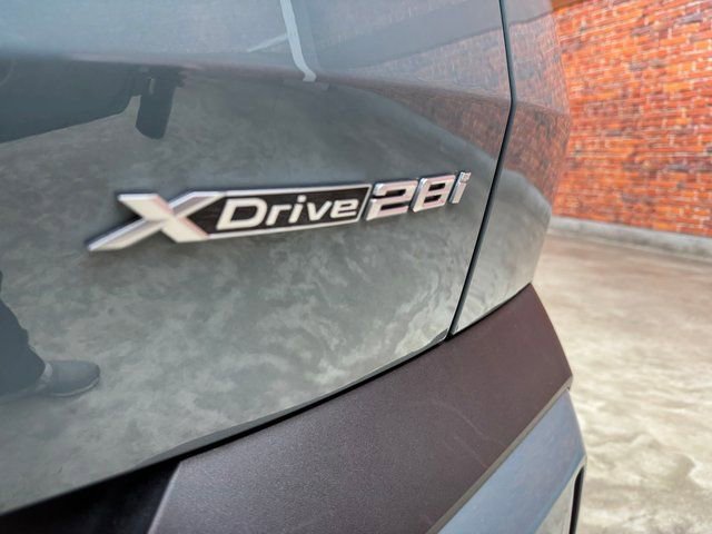 Certified 2025 BMW X2 xDrive28i w/ Technology Package image 4