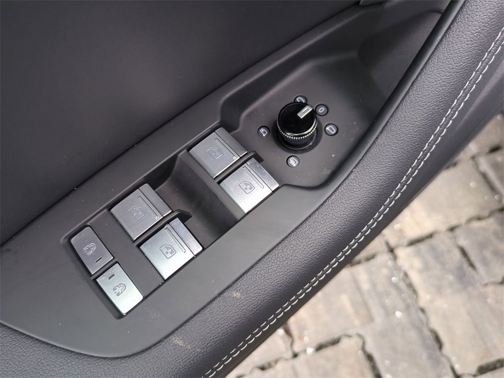 Used 2025 Audi A6 Premium Plus w/ Premium Plus Package image 12