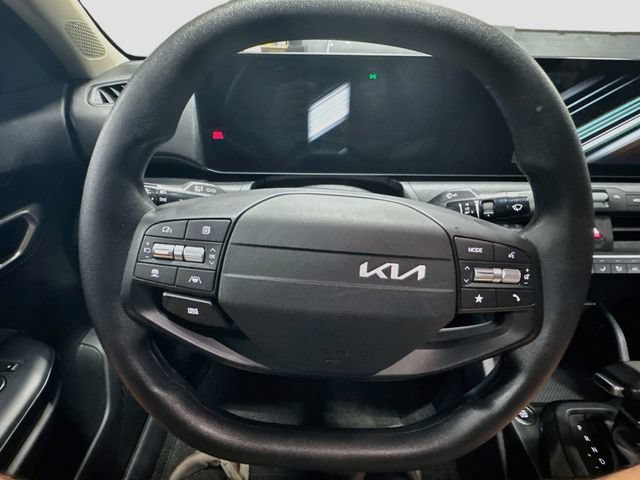 Used 2025 Kia K4 FWD image 11