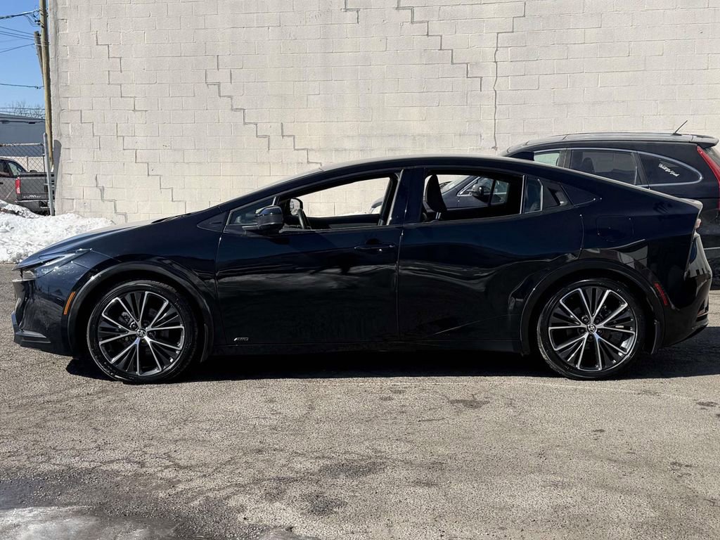 Used 2024 Toyota Prius XLE image 4