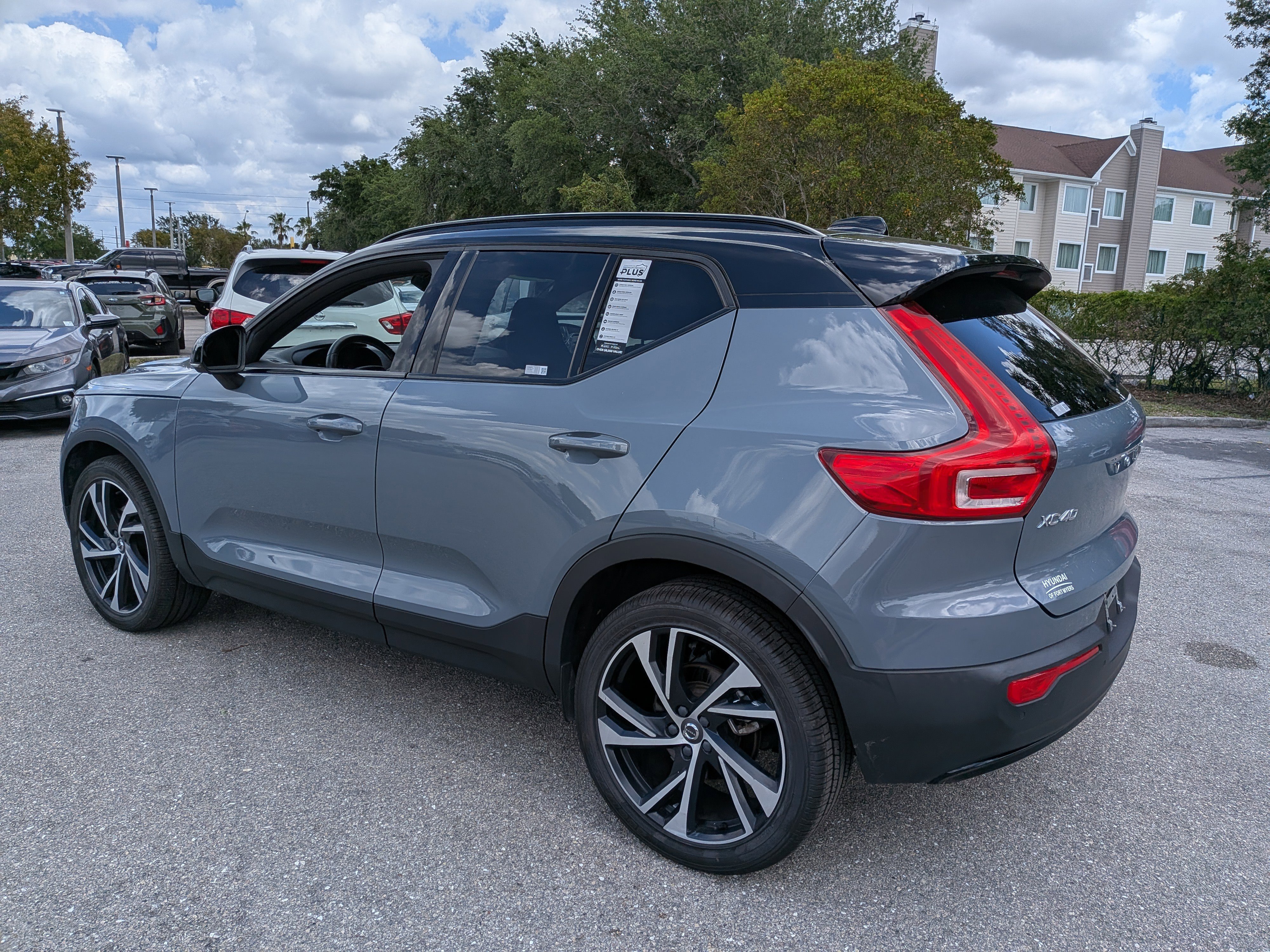 Used 2021 Volvo XC40 T4 R-Design w/ Protection Package Premier image 6