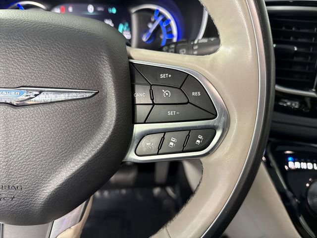 Used 2020 Chrysler Pacifica Limited w/ Advanced Safetytec Group FWD image 13