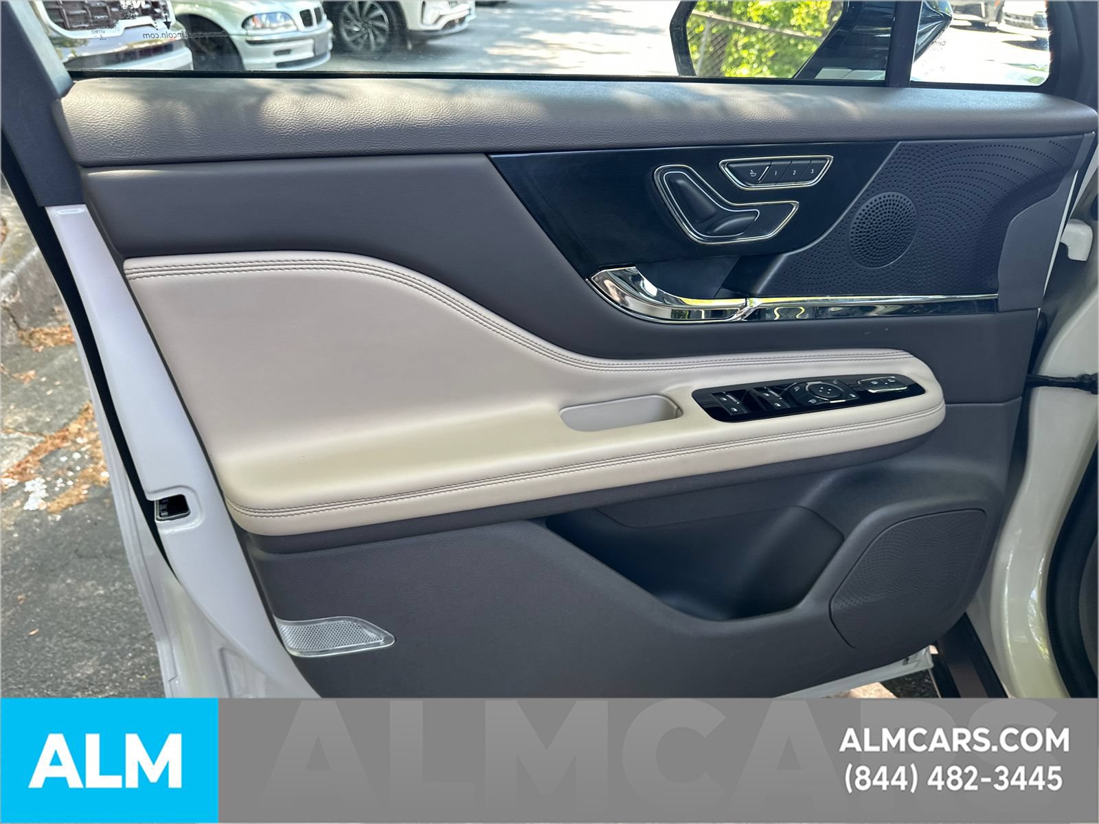 Used 2024 Lincoln Corsair Grand Touring AWD/4WD image 11