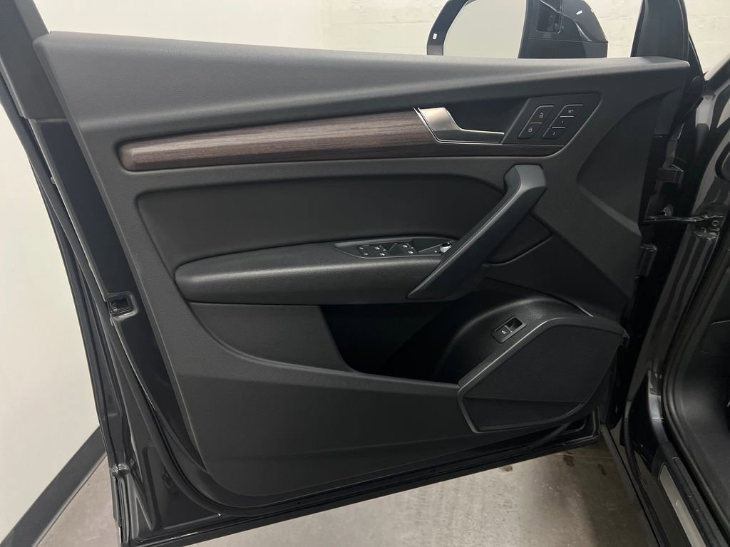 Used 2021 Audi Q5 2.0T Premium w/ Convenience Package image 12