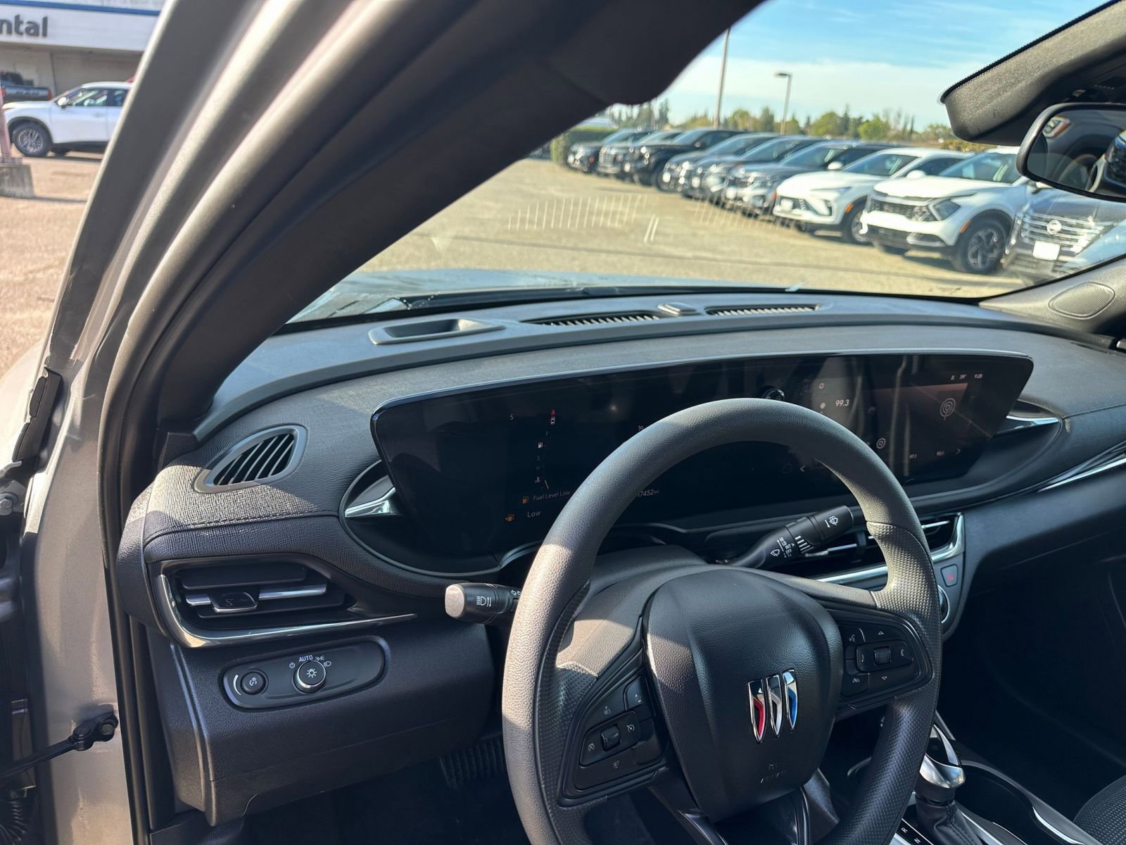 Used 2025 Buick Envista Preferred image 35