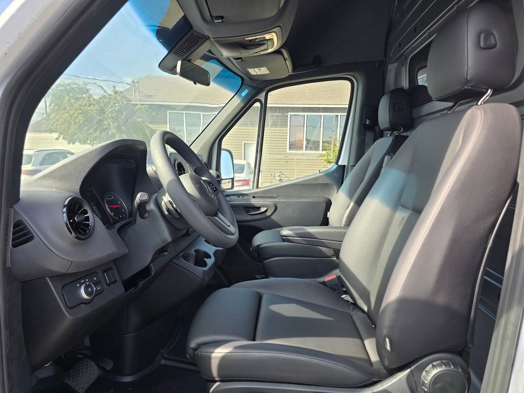 Used 2024 Mercedes-Benz Sprinter 2500 image 22