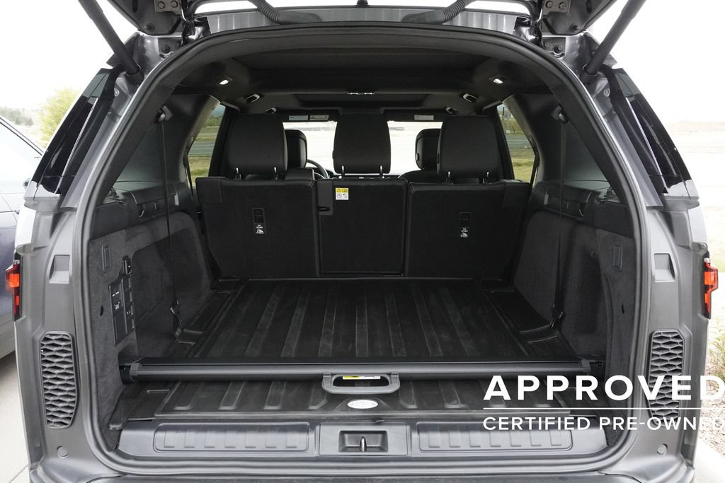 Used 2025 Land Rover Discovery S AWD/4WD image 31