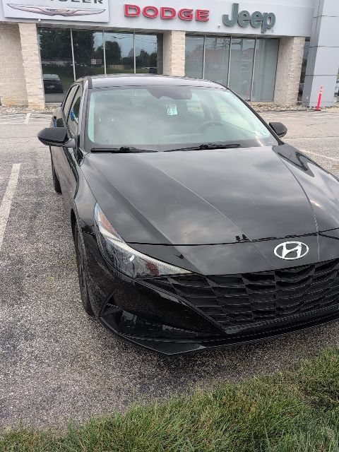 Used 2022 Hyundai Elantra SEL w/ Cargo Package FWD image 2