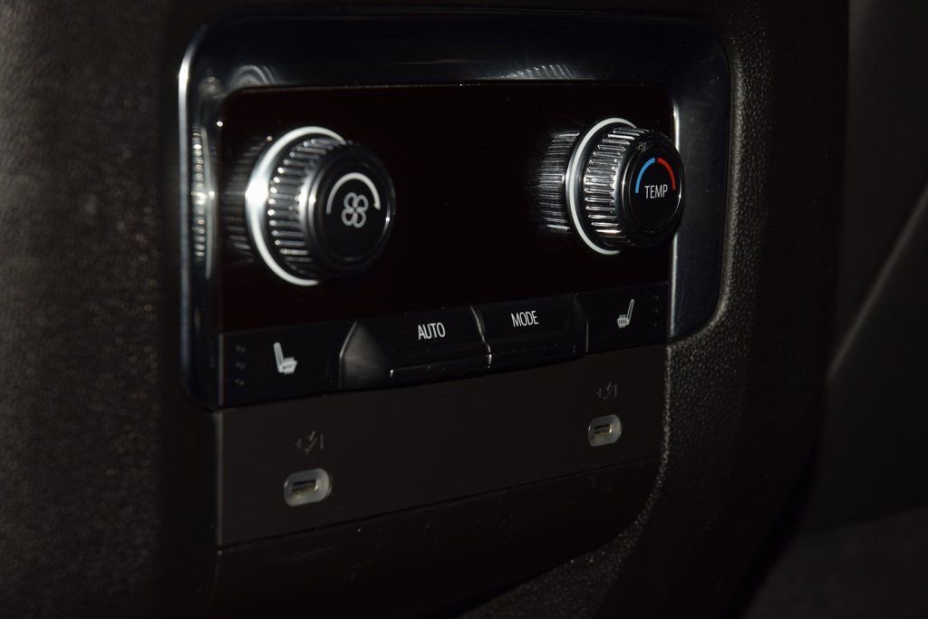 Used 2024 GMC Yukon AT4 w/ Technology Package AWD/4WD image 46