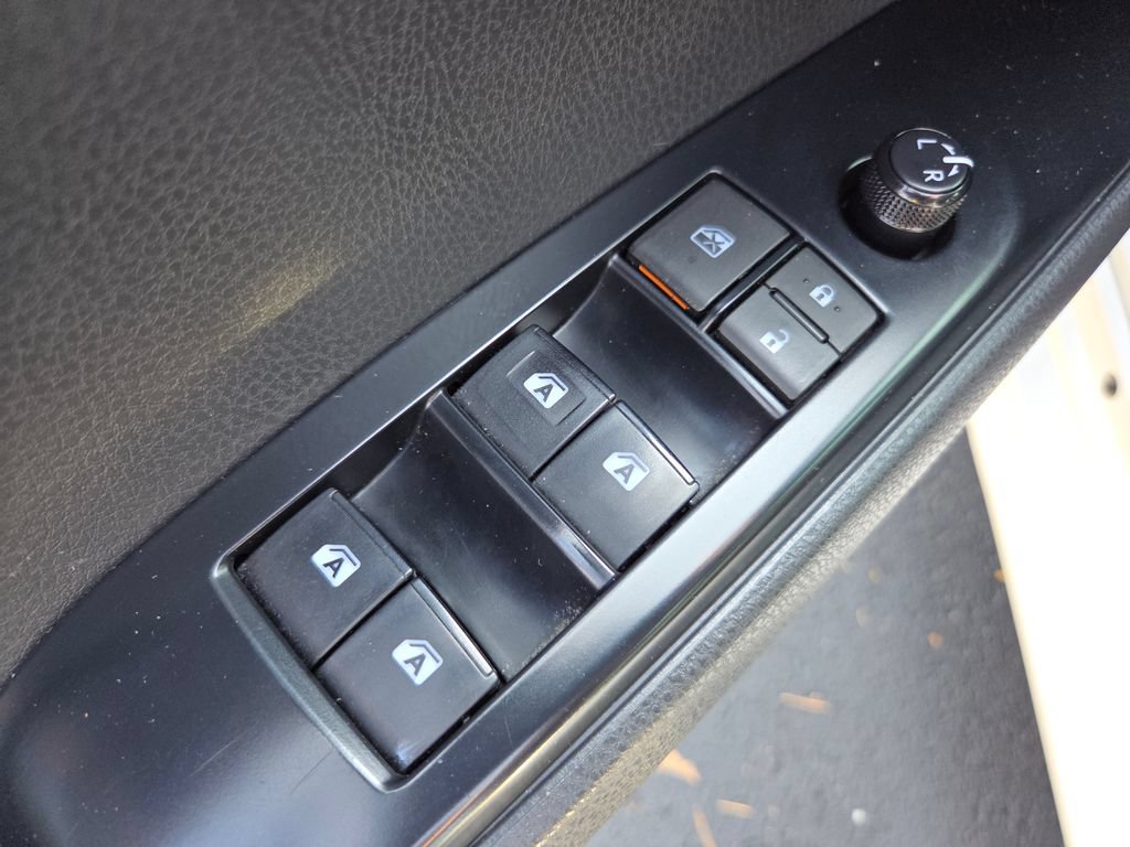 Used 2018 Toyota Camry LE FWD image 27