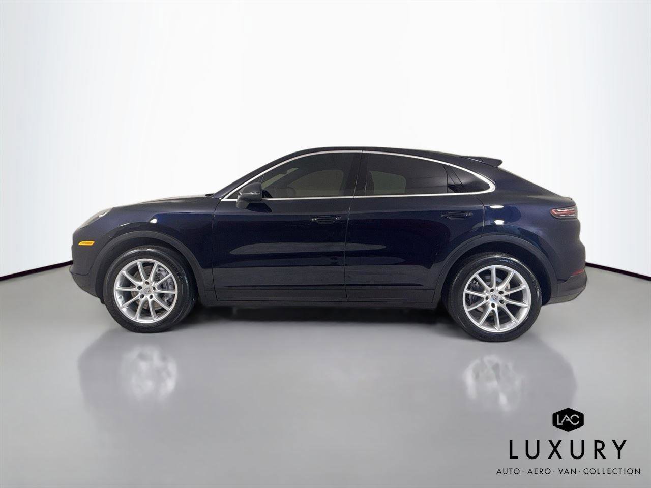 Used 2022 Porsche Cayenne Coupe w/ Premium Package image 9