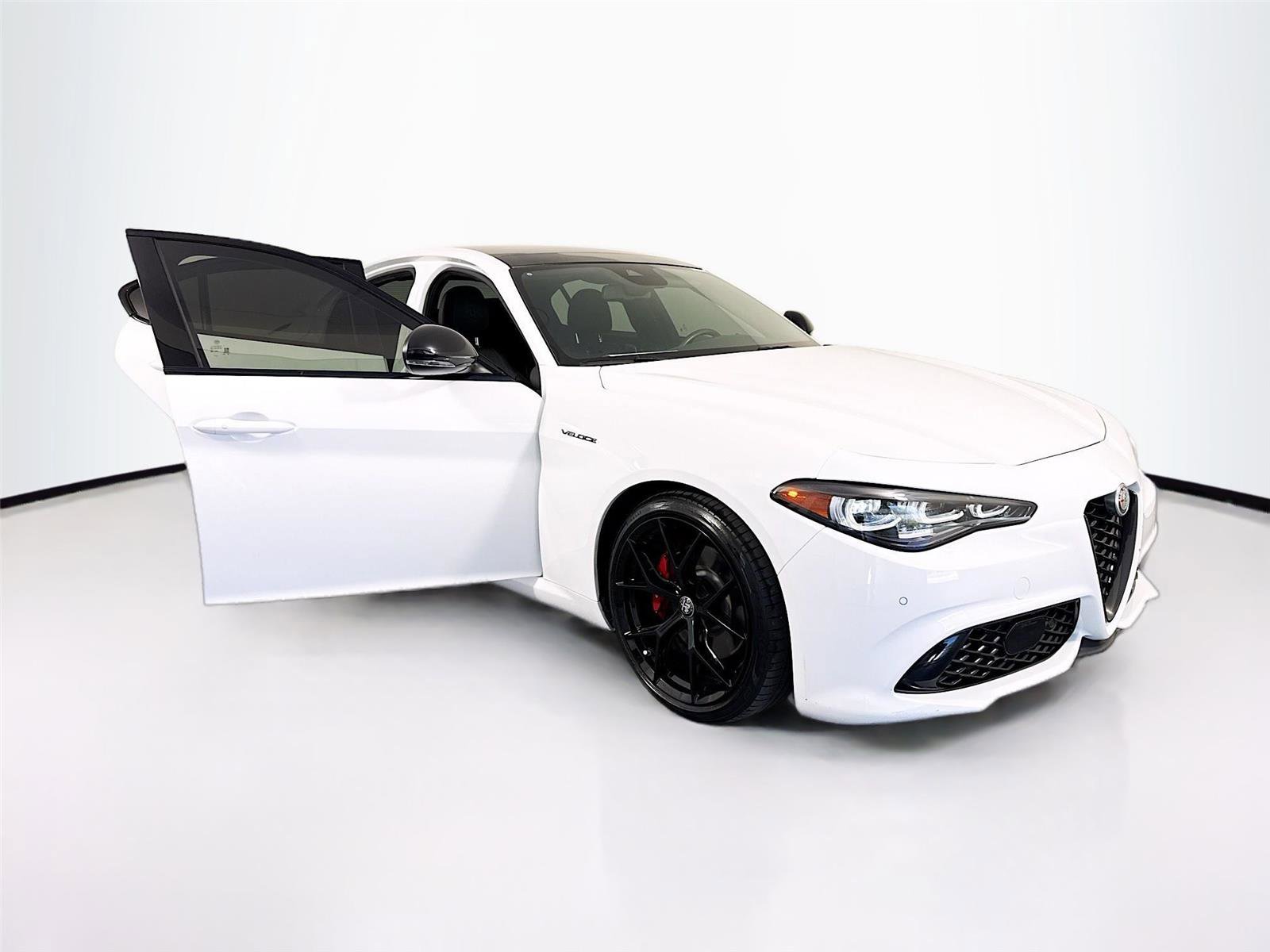 Used 2024 Alfa Romeo Giulia Veloce image 40