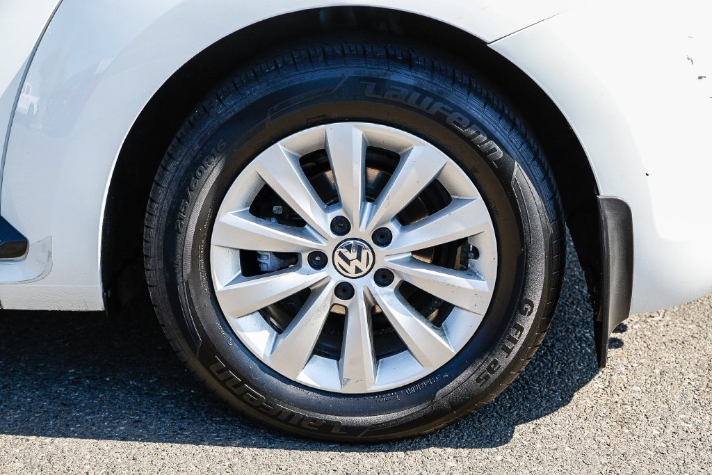 Used 2018 Volkswagen Beetle 2.0T S FWD image 16