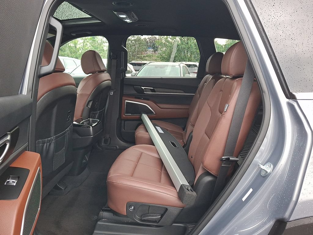 Certified 2024 Kia Telluride EX w/ EX Captain's Chair Package AWD/4WD image 12