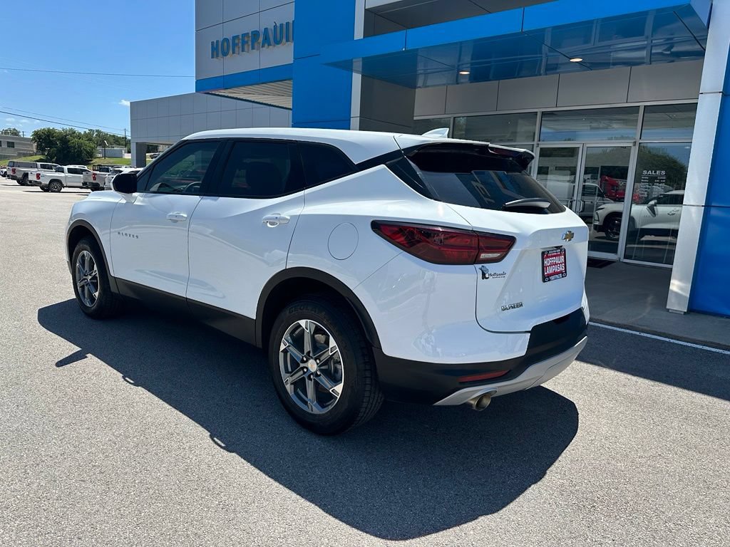 Used 2023 Chevrolet Blazer LT FWD image 2