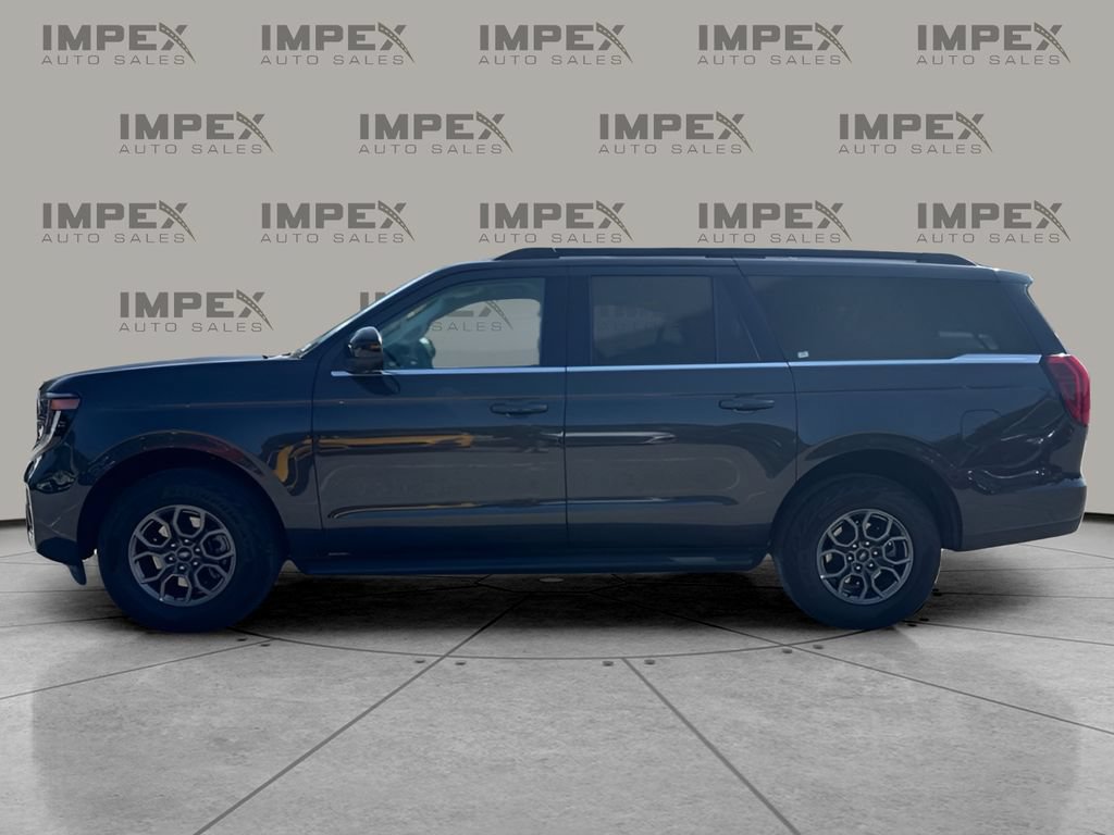 Used 2025 Ford Expedition Max Active RWD image 2