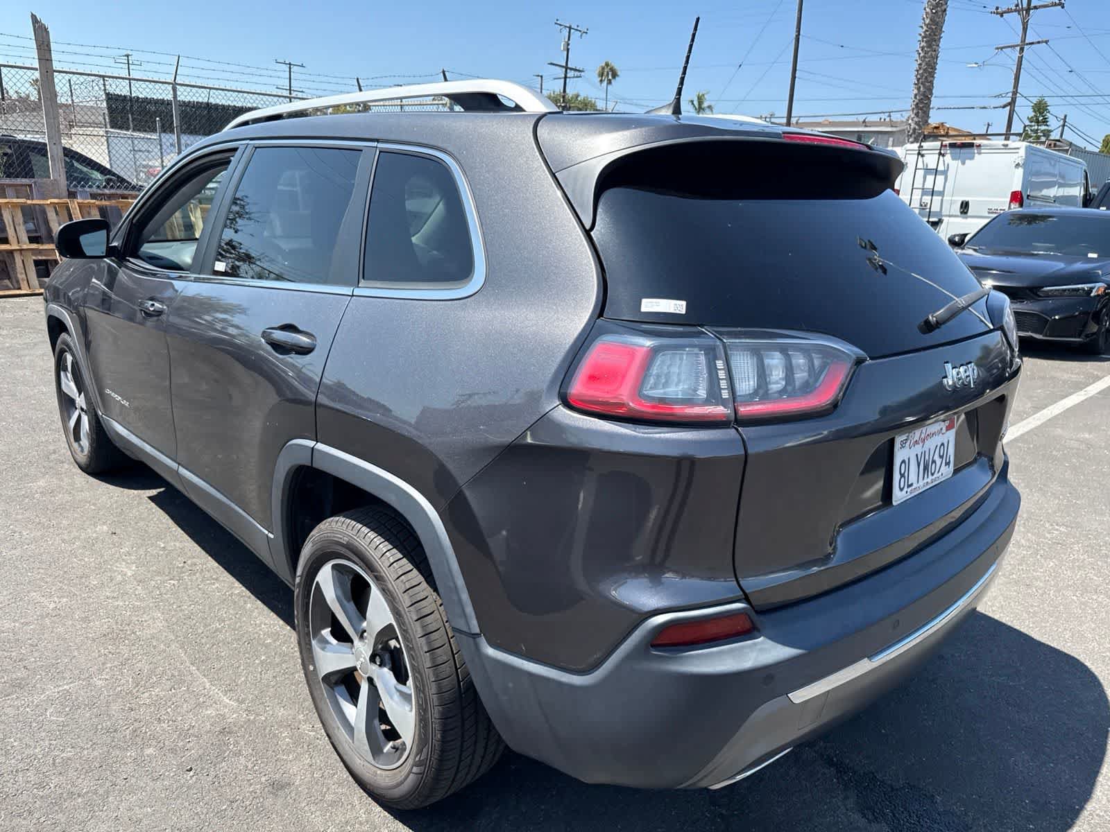 Used 2019 Jeep Cherokee Limited FWD image 17