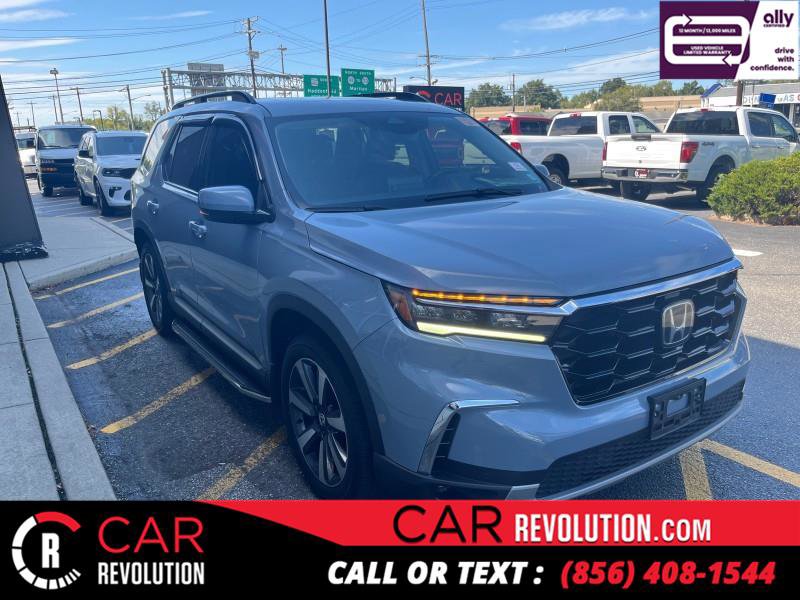 Used 2024 Honda Pilot Touring image 1