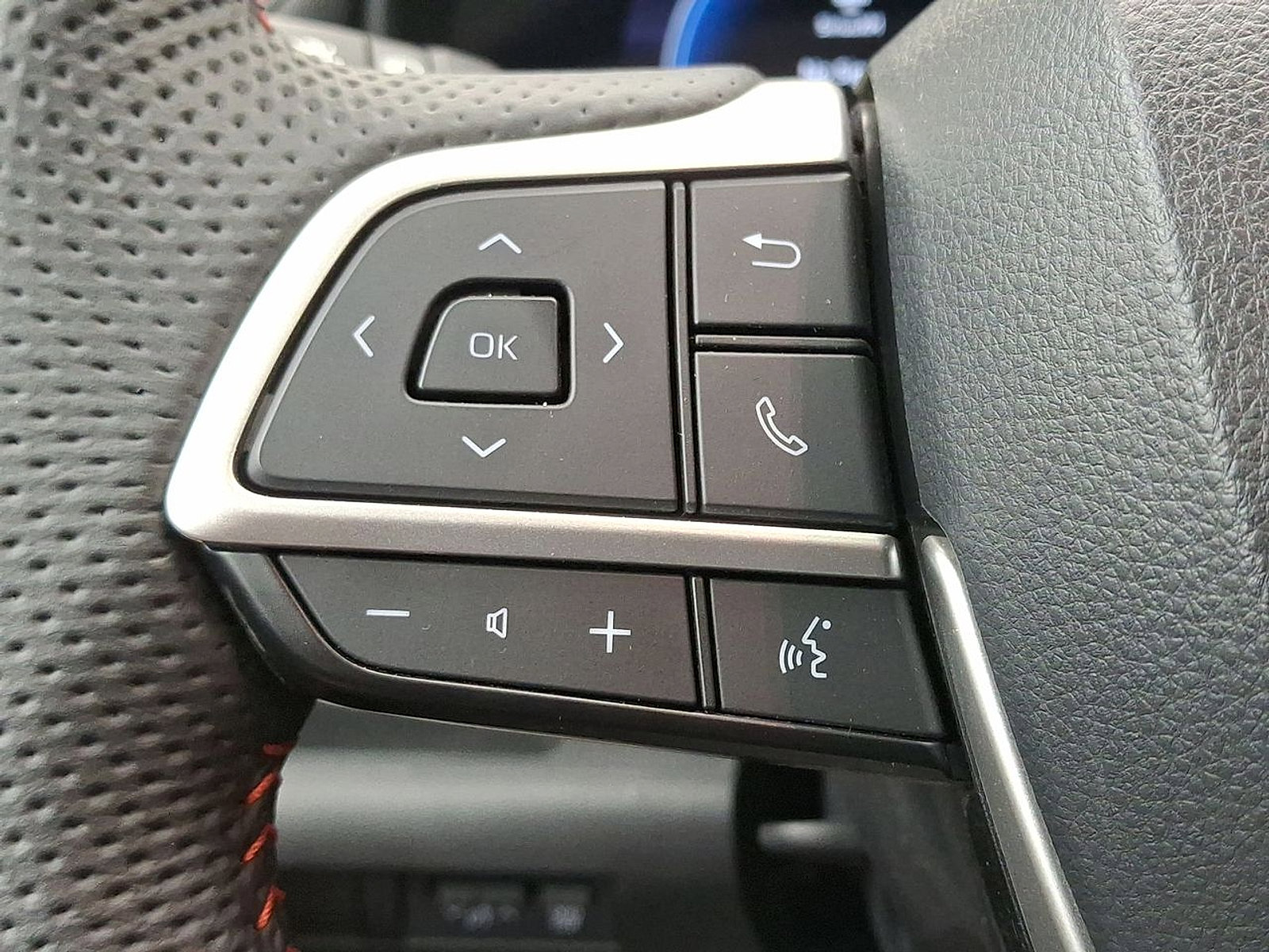 Used 2025 Toyota Sienna XSE image 23