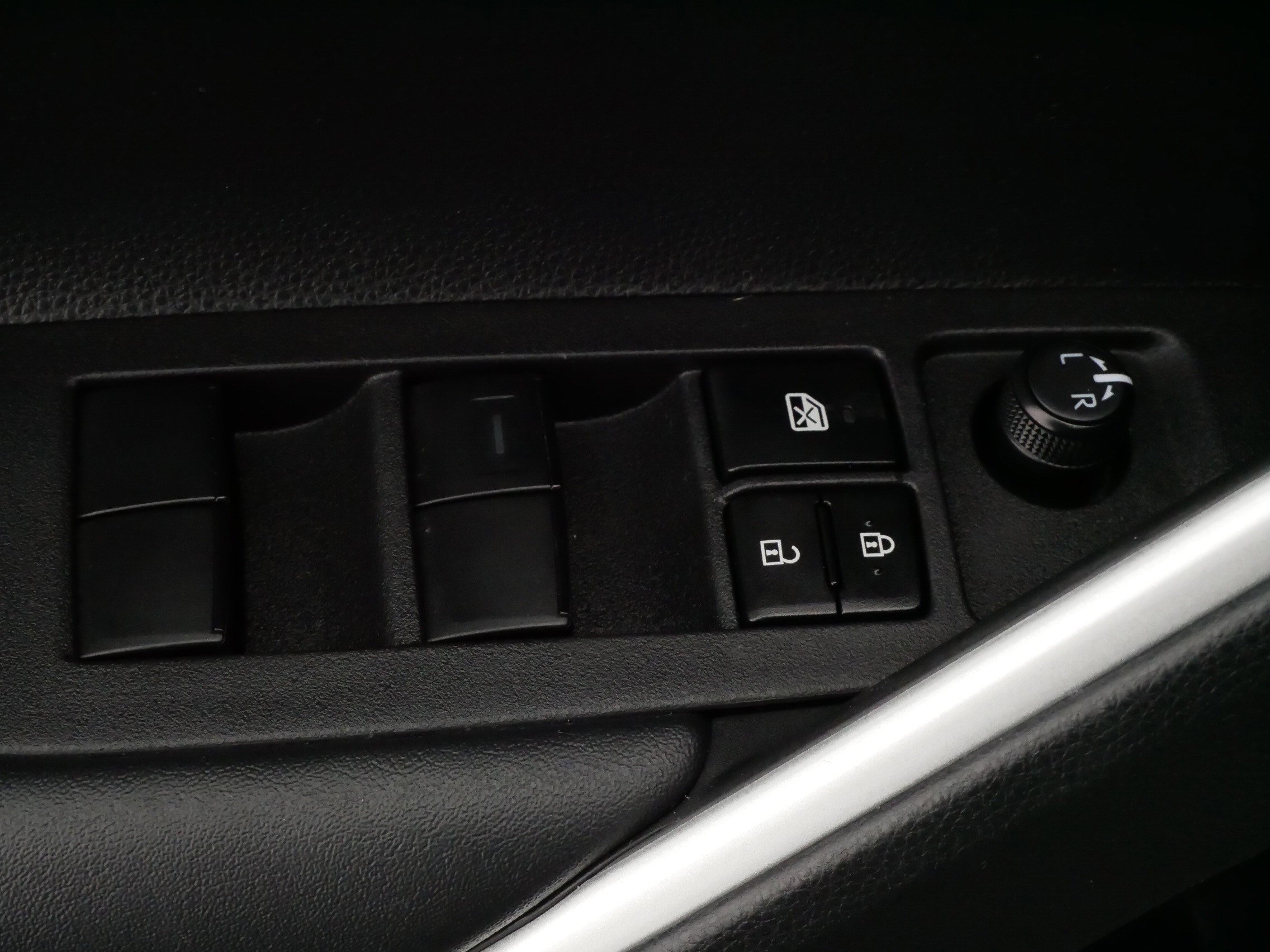 Used 2024 Toyota Corolla Cross XSE w/ Convenience Package image 19